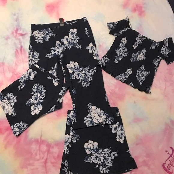 🧿  Blue floral Matching Two piece outfit. Pants with top🧿 - Picture 6 of 6